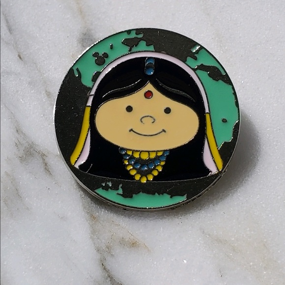 India It’s A Small World Disney Pin - Picture 1 of 2